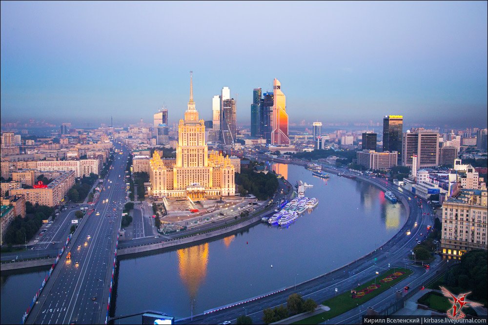 Облик города москвы. Украина и Москва Сити. Вид из окна на Москву реку. Вид из окна дома правительства. Вид на Сити.