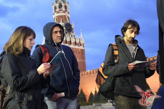 Активистов задержали за чтение Конституции на Красной площади