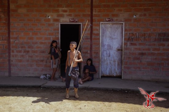 Народы Амазонки, которые еще недавно жили изолированно, привыкают к современной цивилизации