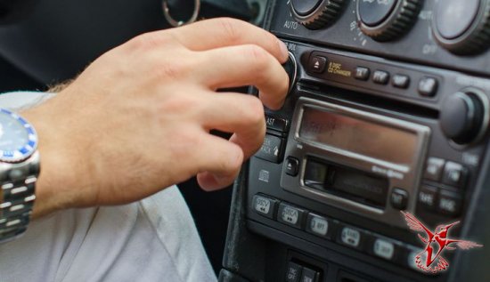 Не слушайте радио за рулем