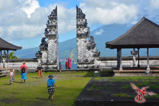 Фейковые фото привлекают к этой достопримечательности на Бали сотни туристов
