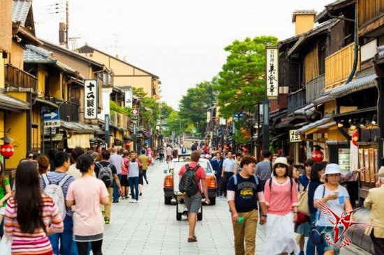 За что японцы выгоняют европейских туристов?